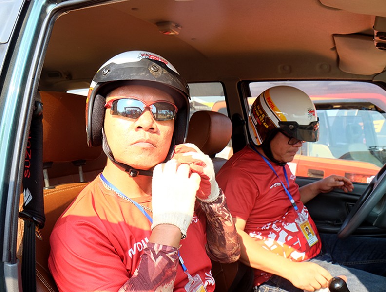 Cận cảnh đua xe ô tô địa hình mạo hiểm ở Hà Nội
